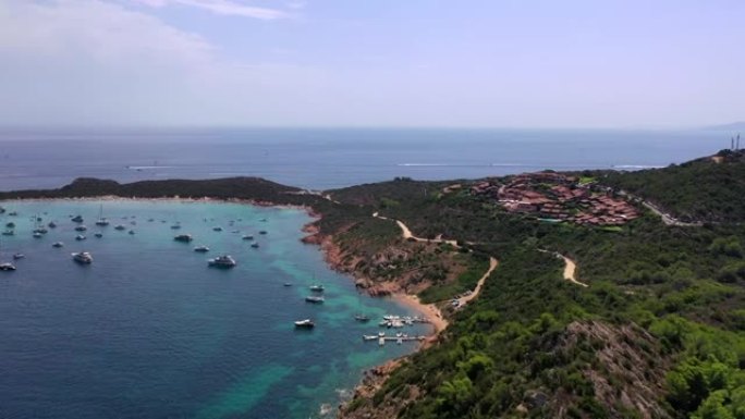 撒丁岛的海岸、海洋和岛屿。夏季2021。卡波·科达·卡瓦洛。