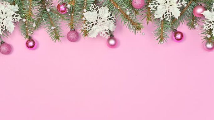粉红主题的松枝上有粉红和白色装饰的圣诞花环。停止运动