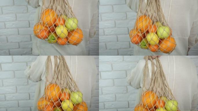 有机柑橘装在有机袋中。