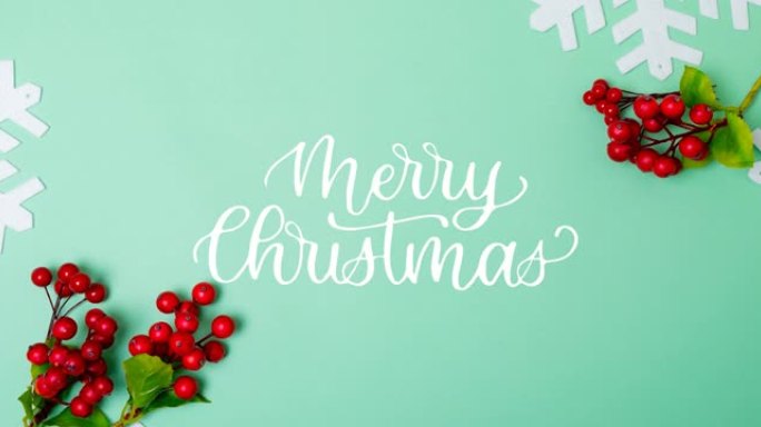 绿色背景上圣诞快乐文字和装饰的动画