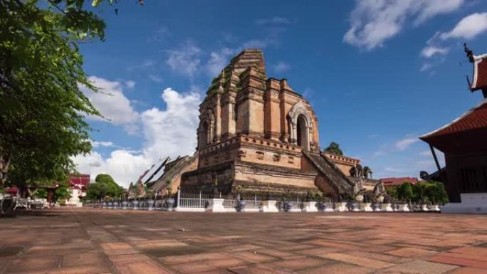 泰国清迈的Chedi Luang寺的古塔。时间流逝