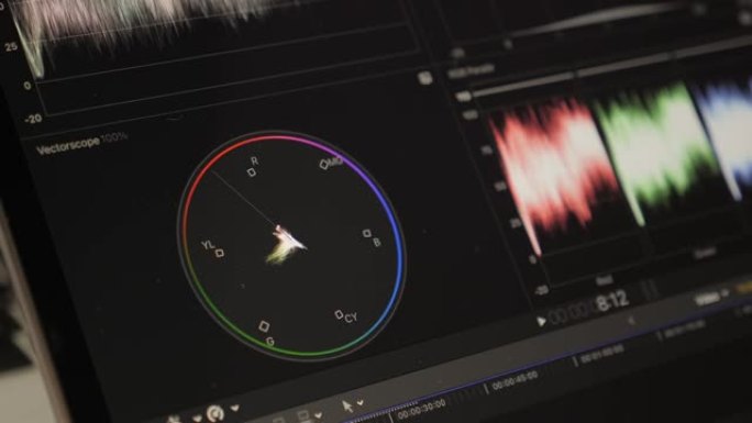 色彩校正调谐。色调、亮度、曝光设置的分布。直方图。矢量镜。波形。视频和照片编辑程序。正在进行的专业电