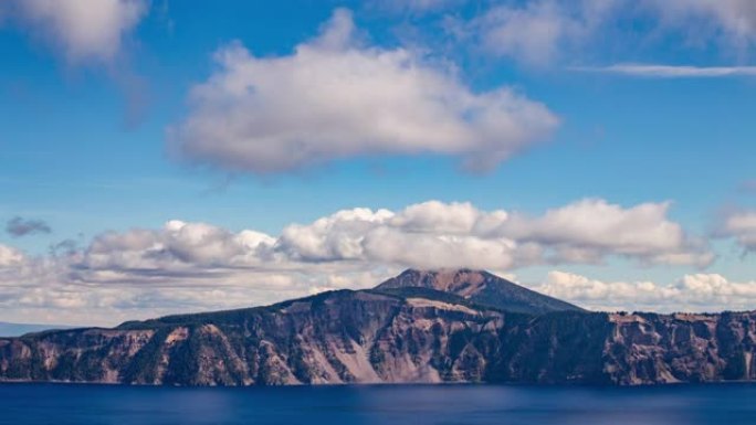 时间流逝-俄勒冈州火山口湖国家公园上空美丽的云层