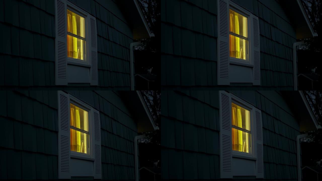 房子的窗户在晚上发光，从街上可以看到