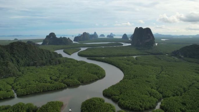 泰国攀牙省红树林的鸟瞰图日落场景，日出，4K(UHD)，海洋和红树林景观的空中拍摄