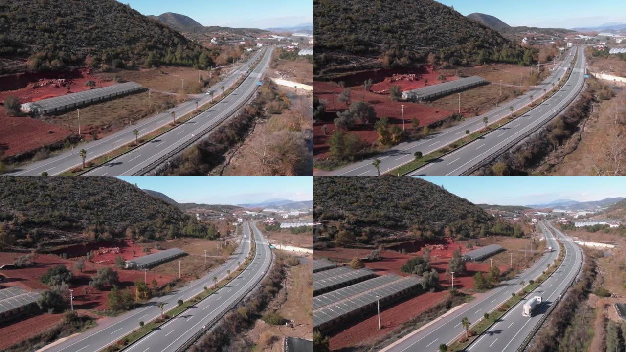 高速公路穿越山脉。在山上行驶的汽车。汽车在风景如画的风景中行驶。景观山路