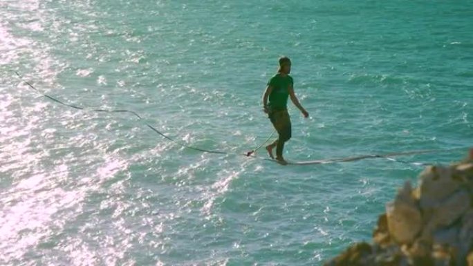 电影上的电影平移镜头，懒汉在远远低于波光粼粼的水面上走了一条线