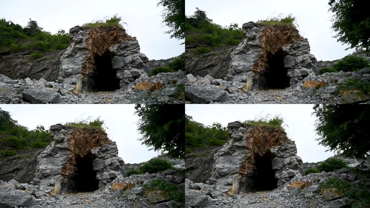 这个洞穴是作为亚洲人崇拜的地方而建造的。