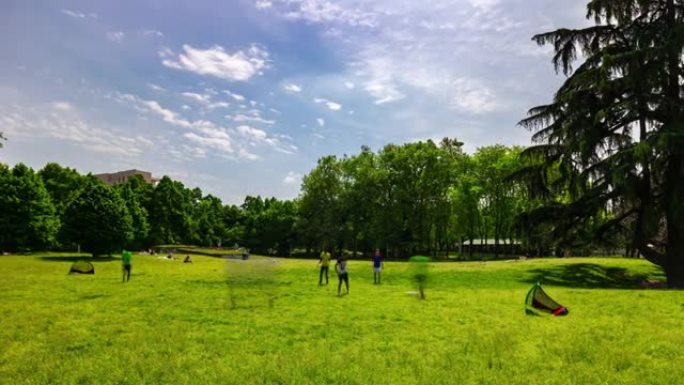 意大利晴天米兰市公园草地全景4k延时