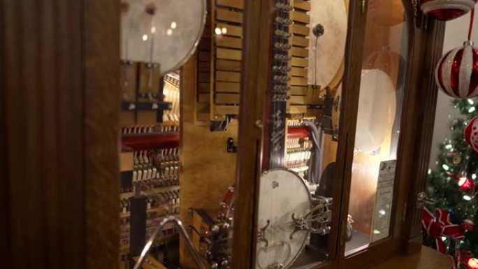 侧视图旧计时器古董机械班卓琴乐团