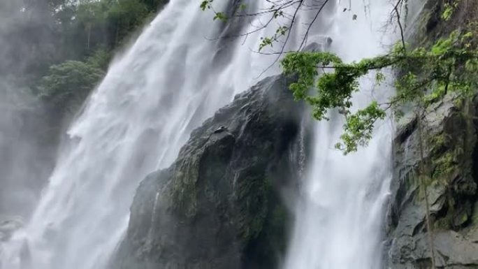 强大的瀑布水流自然风光溪水水流