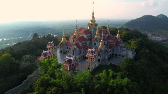 泰国Prachuap Khiri Khan的Phra mahathe chedi Pakdee Pr