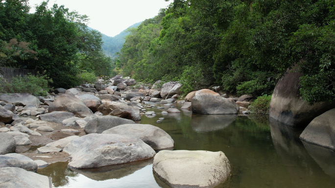 海南吊罗山国家森林公园小溪石头景色航拍