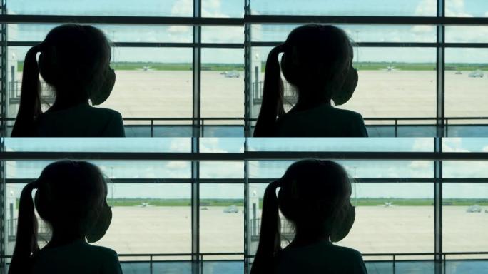 小女孩在机场的飞机上看
