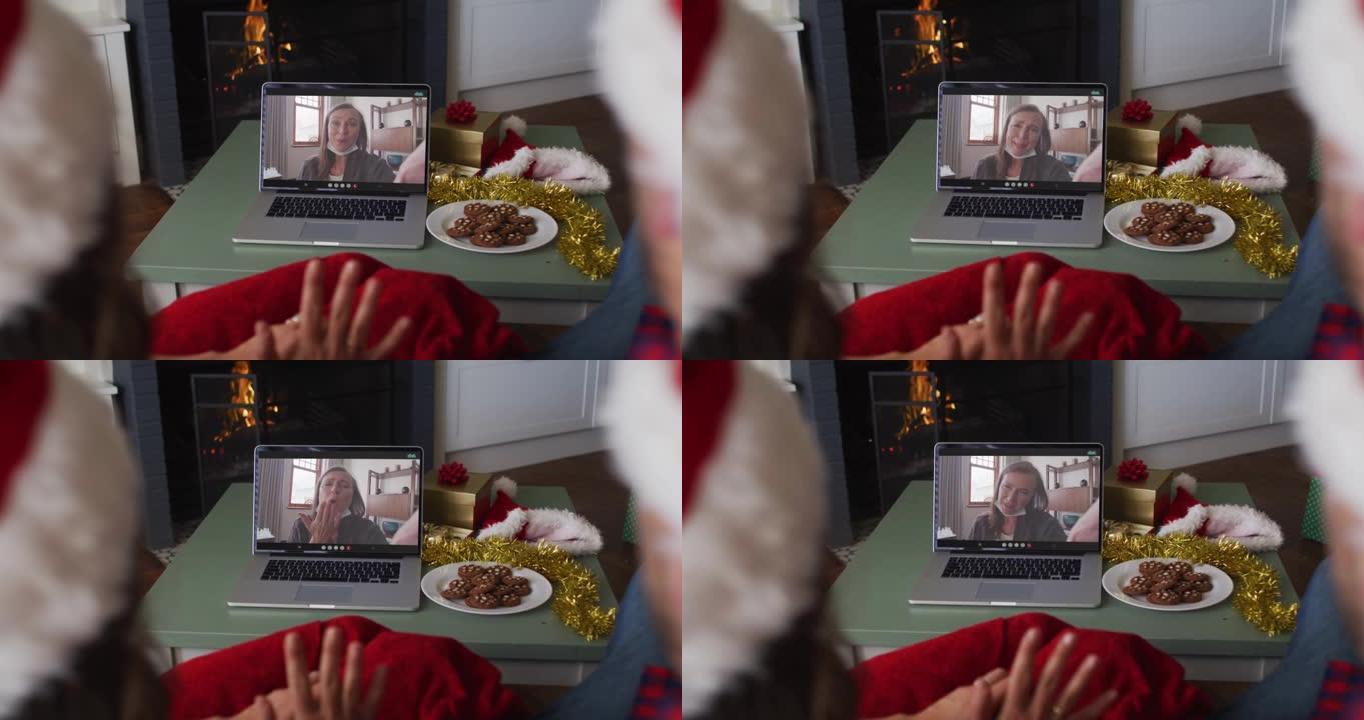 圣诞节时，白人夫妇与女性朋友在笔记本电脑上进行视频通话