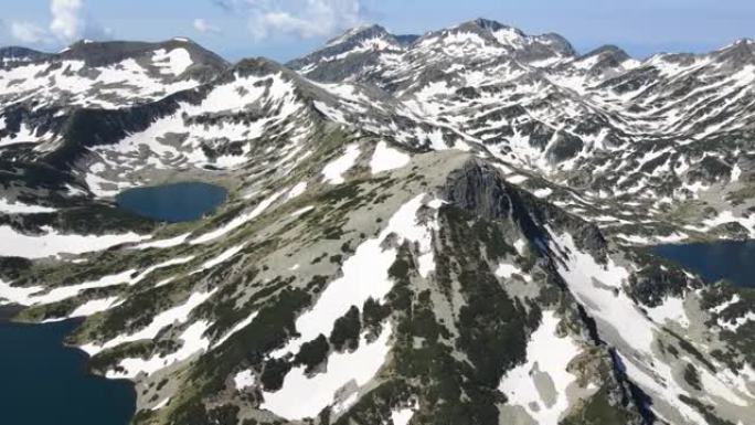 保加利亚皮林山Kremenski湖和德扎诺峰的鸟瞰图