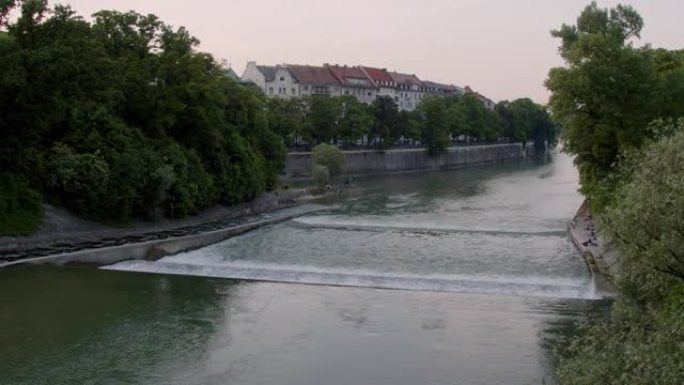 慕尼黑晚间的伊萨尔河