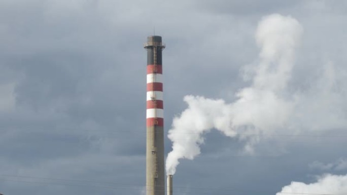 工业工厂排烟烟柱的工业烟囱