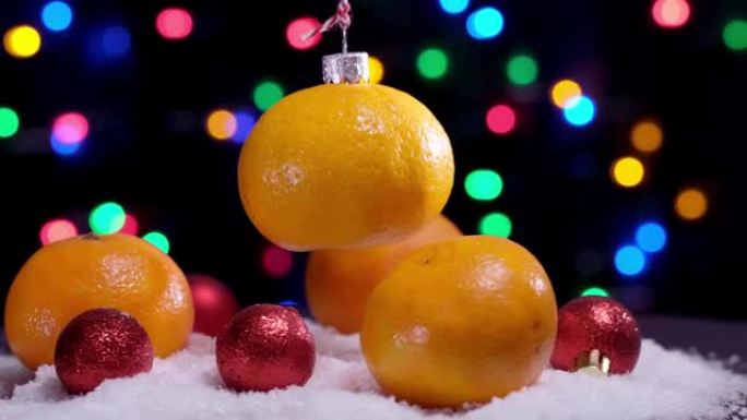 4K.由橙色橘子水果制成的飞行漩涡圣诞玩具。