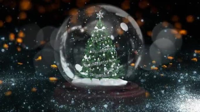 在黑色背景下，橙色的雪球上的圣诞树周围流星