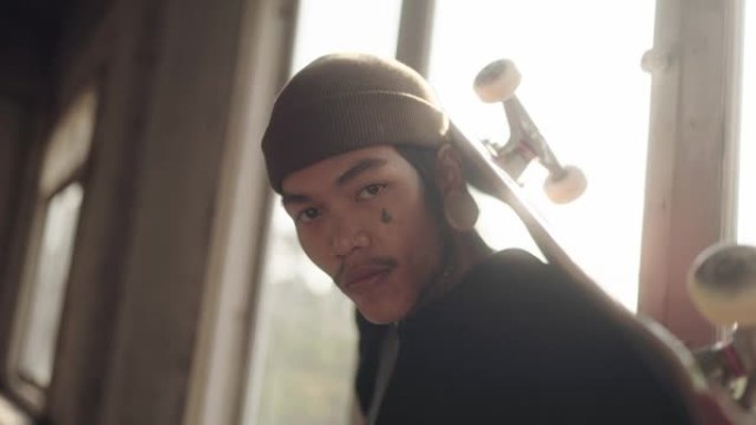 亚洲酷男滑板手肖像。