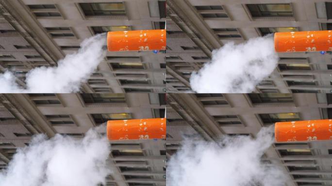 慢动作180fps在纽约市曼哈顿街道上的烟囱烟雾垂直视频