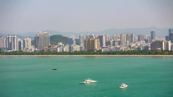 阳光灿烂的三亚城市湾屋顶全景4k延时中国海南岛