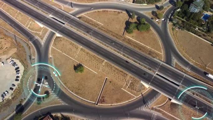 空中无人机拍摄: 自动驾驶汽车穿越城市。概念: 人工智能扫描周围环境，检测汽车、行人，避免交通堵塞，