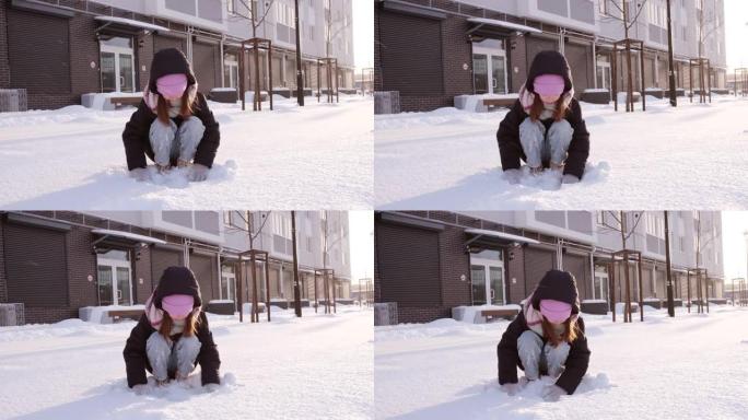小可爱女孩玩雪，玩得开心。儿童冬季游戏假期概念