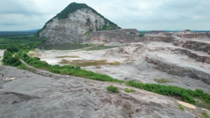 空中无人驾驶飞机视图大峡谷在泰国叻差府，这个地方是一个废弃的矿山山岩。泰国大峡谷。