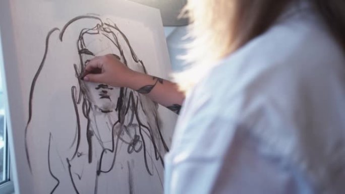 艺术女性绘画过程艺术工作室