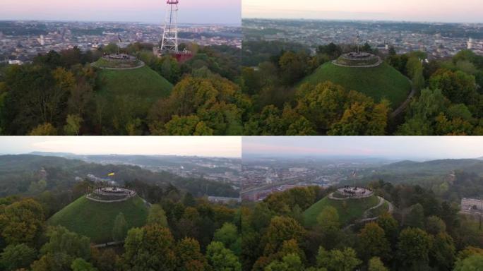 2020年10月29日乌克兰利沃夫: 城堡山无人机景观。美好的夏日早晨。