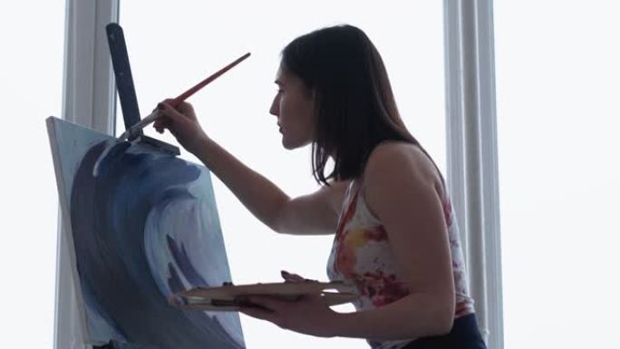 女画家艺术表达绘画画架