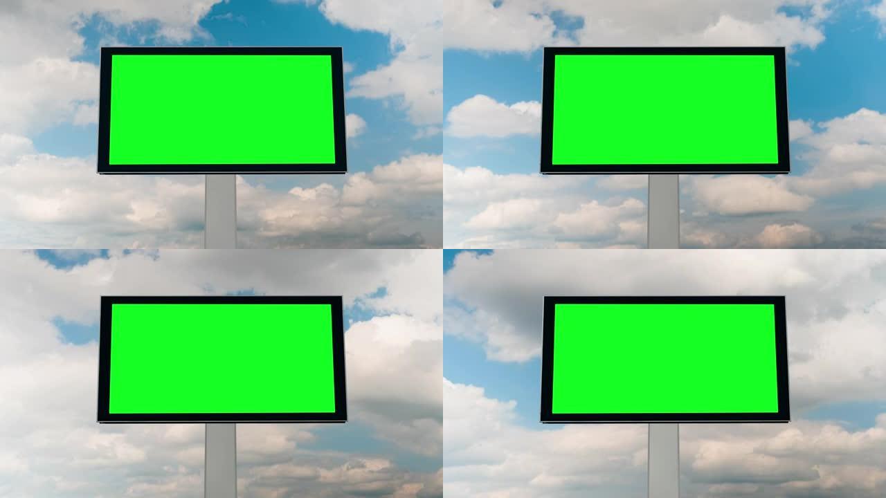 空白的绿色广告牌和移动的白云再次出现蓝天-延时