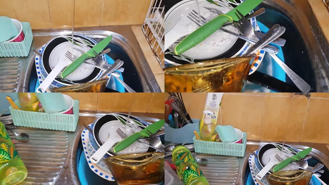 亚洲一家餐馆的脏厨房水槽，应该清洗。厨房里一堆脏盘子。