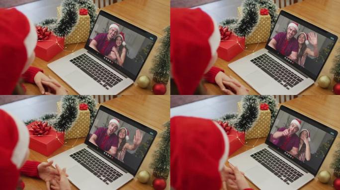 快乐的白人妇女在圣诞节与朋友进行视频通话