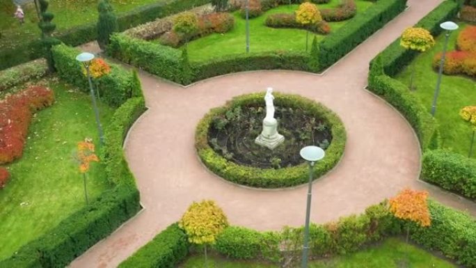 布查中央公园的绿色英国修剪花园。