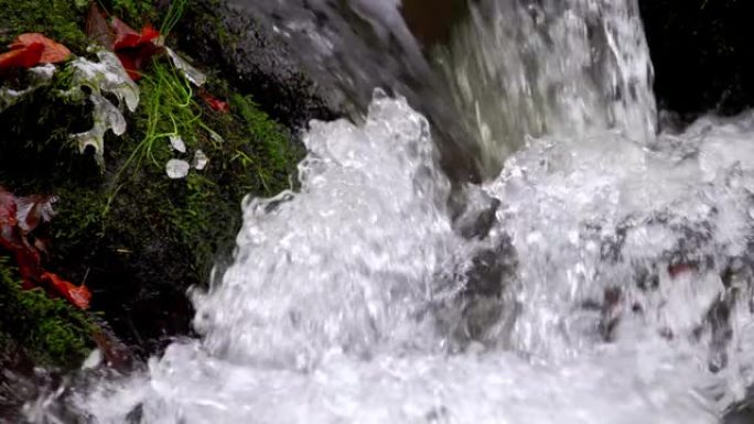 秋天的清山河山涧流水瀑布水帘洞清泉石上流