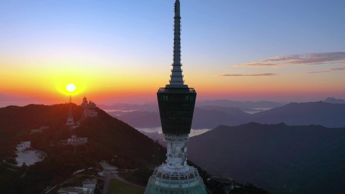 深圳梧桐山电视台日出时刻