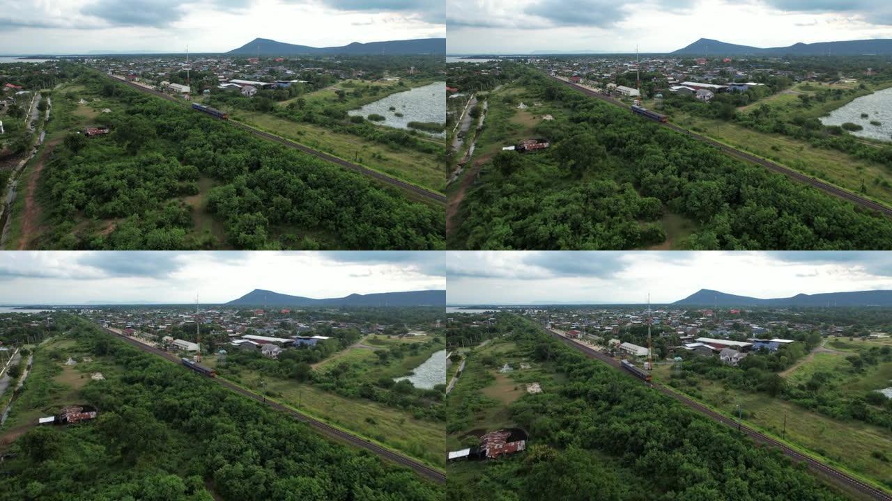 泰国中部Pa Sak dam Lopburi上的火车和大坝大桥的铁路桥的空中无人机视图。