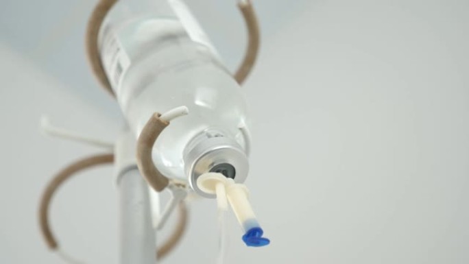 医疗室带插入注射器和橡胶管的透视式滴落计数器