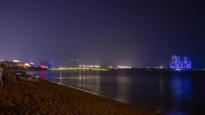 夜间照明三亚拥挤海滩著名酒店全景4k延时中国海南岛