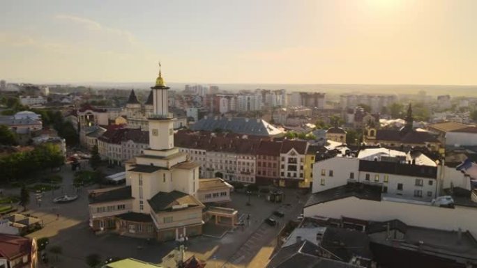 伊凡诺-弗兰科夫斯克市历史中心的鸟瞰图，采用古老的欧洲建筑