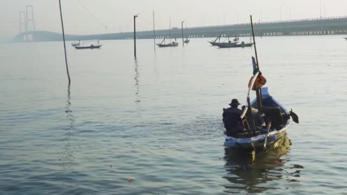 马都拉海峡观景带船只和苏拉马杜大桥