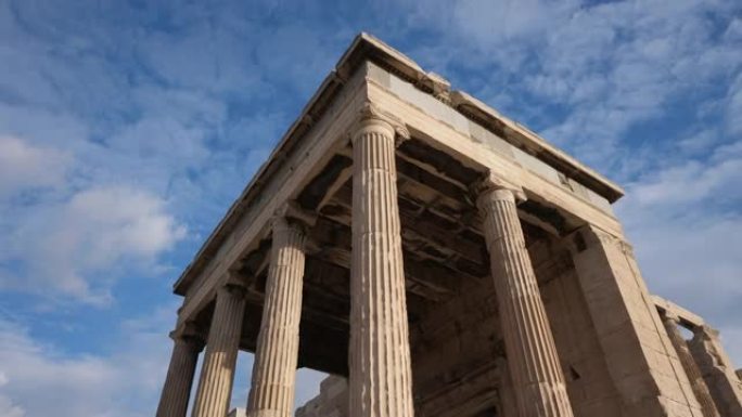雅典山丘上的古希腊雅典卫城神庙。希腊历史地标