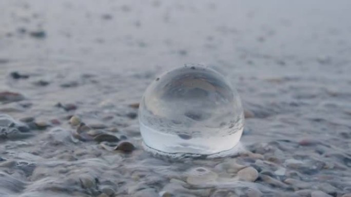 海边的玻璃球