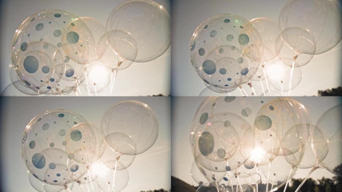 气球。特写。许多透明气球对着天空，在背光