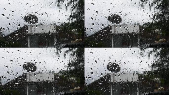 雨滴弄湿了挡风玻璃。水露高清视频。