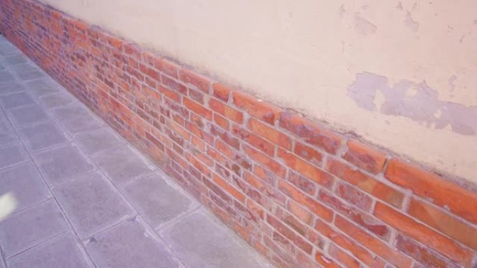 布拉诺房屋墙壁下部的砖砌面