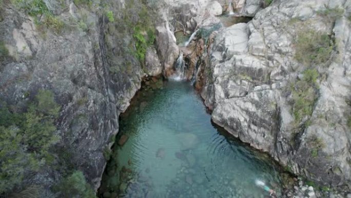 Portela do Mann瀑布，清澈的池水，葡萄牙热尔斯国家公园